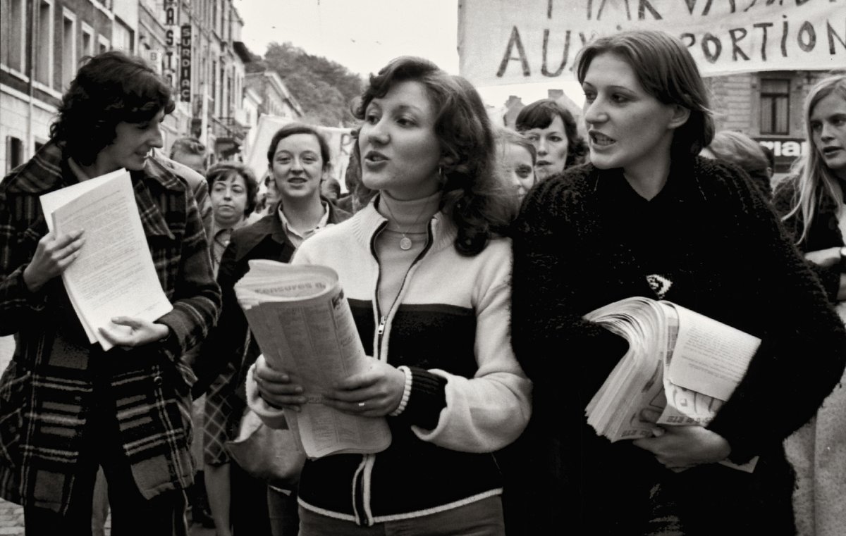 ✊♀️ 1966, les travailleuses de la FN Herstal mènent une grève inédite durant 12 semaines pour revendiquer un principe fondamental de justice sociale : "A travail égal, salaire égal". 54 ans plus tard, où en sommes-nous? fal.cn/36XOg #8mars #DroitsDesFemmes #IWD2020