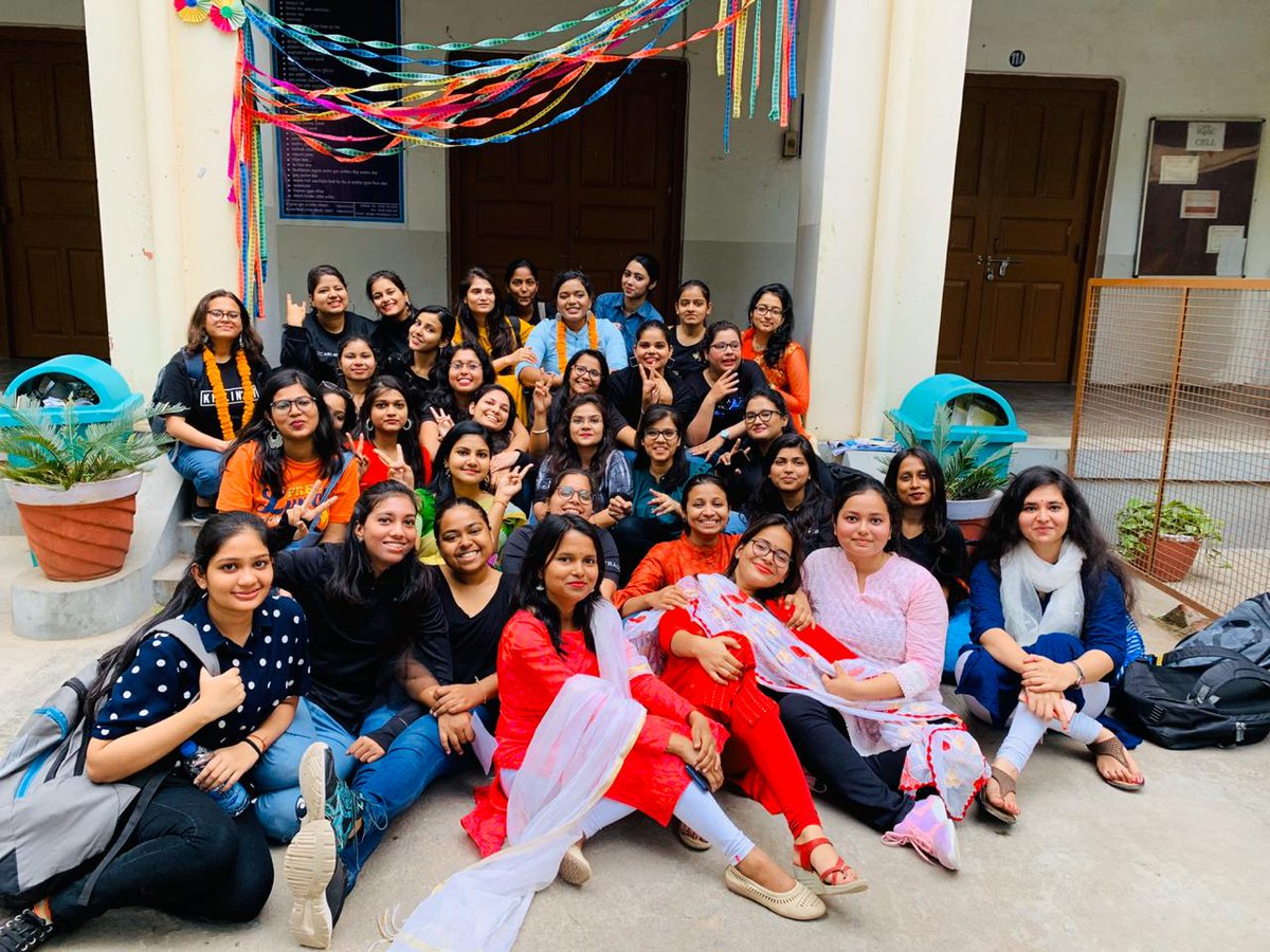 bhupro's tweet photo. The #WonderWomen of #BHU.
#WomensDayWithBHU
#WomensDay
#WomensDay2020 
#InternationalWomensDay 
@VCofficeBHU 
@SmritiIraniOffc 
@MinistryWCD 
@smritiirani https://t.co/kMOhQNcF4q