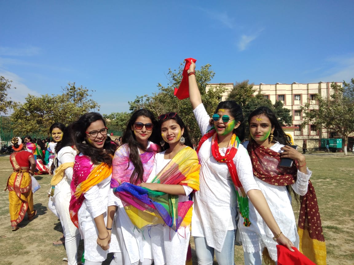 bhupro's tweet photo. The #WonderWomen of #BHU.
#WomensDayWithBHU
#WomensDay
#WomensDay2020 
#InternationalWomensDay 
@VCofficeBHU 
@SmritiIraniOffc 
@MinistryWCD 
@smritiirani https://t.co/CyY53DTEGw