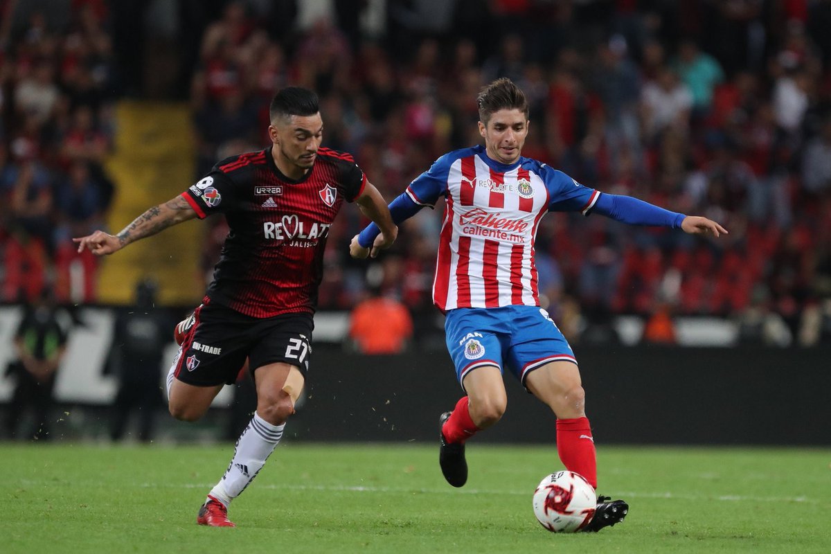 brizuela27_cone's tweet photo. ¡Guadalajara es rojiblanca! 🔴⚪️ 
Que gran orgullo es pertenecer a este equipo.
Gracias de nuevo AFICIÓN, esto es de ustedes.
@Chivas @JJMacias9 https://t.co/2fxszbaYK6