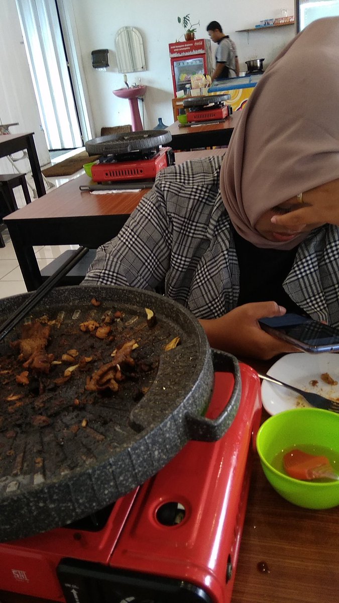 pavvpsicles's tweet photo. si tukang jajan mabok daging @tyasseptya https://t.co/hXkVDzAsRk