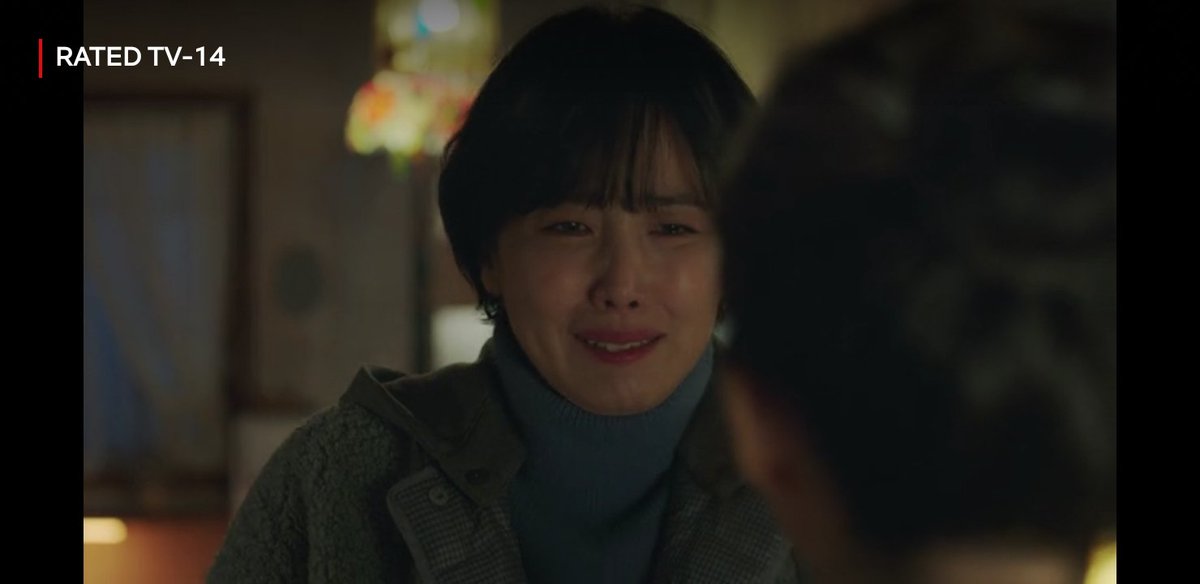 karie202's tweet image. The emotions on this scene got me teary-eyed. No words spoken between Yuri and Hyun Jung, their actions were enough to convey what they felt. #HiByeMama #HiByeMamaNetflix