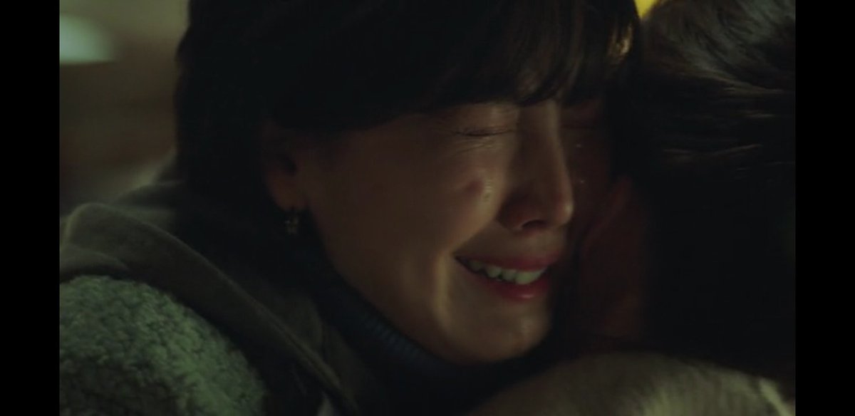 karie202's tweet image. The emotions on this scene got me teary-eyed. No words spoken between Yuri and Hyun Jung, their actions were enough to convey what they felt. #HiByeMama #HiByeMamaNetflix