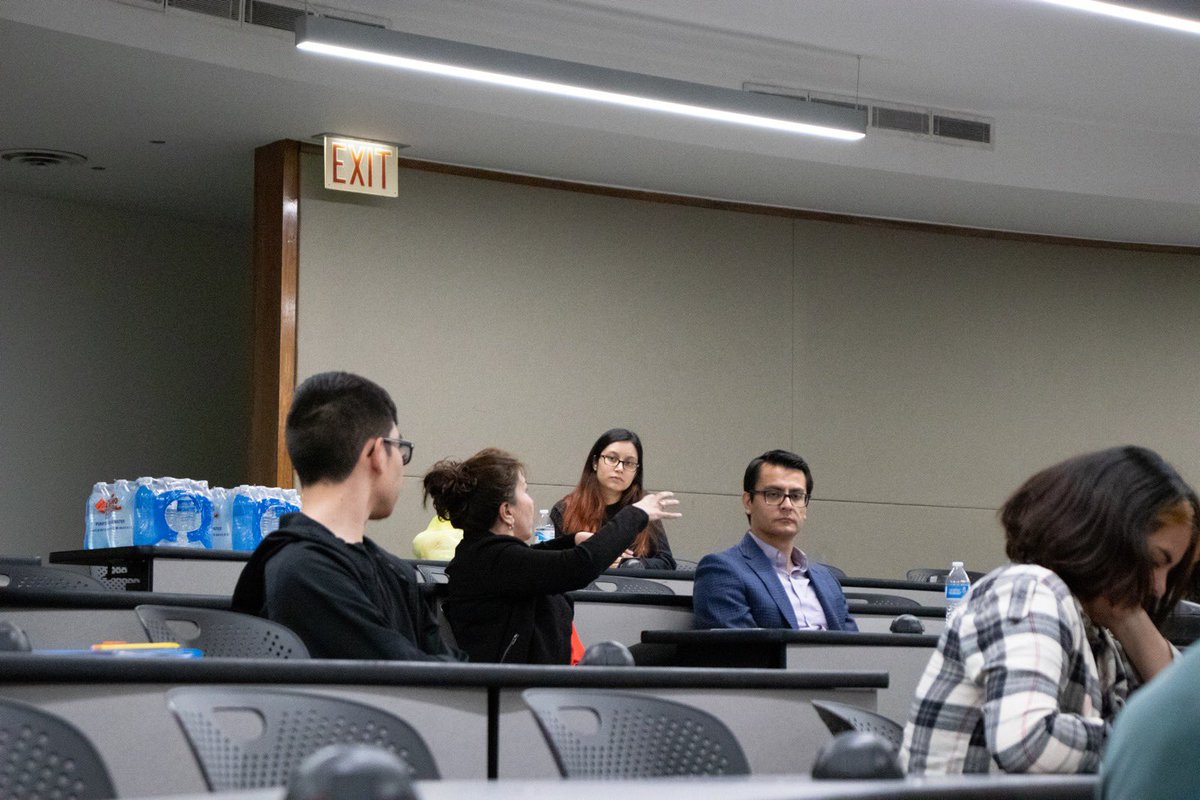 shpeUTD's tweet photo. Hola SHPE Familia,
Thank you all for coming to our Second General Meeting. 

#shpe #shpeutd #shperegion5 https://t.co/0H9CcXSOKI