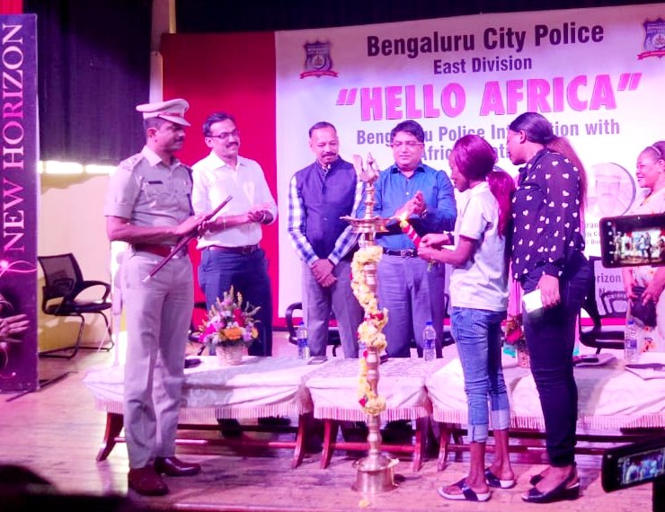DcpEastBcp's tweet photo. @BlrCityPolice @CPBlr @AddlCPEast 

"Hello Africa" program was organized to provide interactive platform btwn BCP &amp; African Nationals 

'Hello Africa Desk' will b opened at @DCPEASTBCP

We assured them safe stay. Also urged not to lose their focus n get into criminal activities https://t.co/Wee2RaC5bt