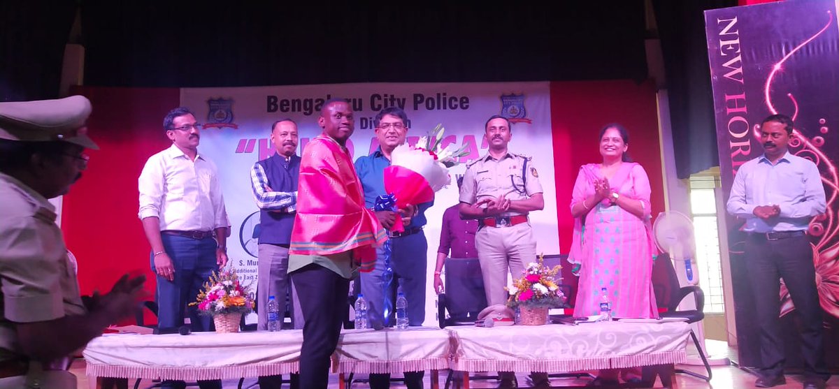 DcpEastBcp's tweet photo. @BlrCityPolice @CPBlr @AddlCPEast 

"Hello Africa" program was organized to provide interactive platform btwn BCP &amp; African Nationals 

'Hello Africa Desk' will b opened at @DCPEASTBCP

We assured them safe stay. Also urged not to lose their focus n get into criminal activities https://t.co/Wee2RaC5bt