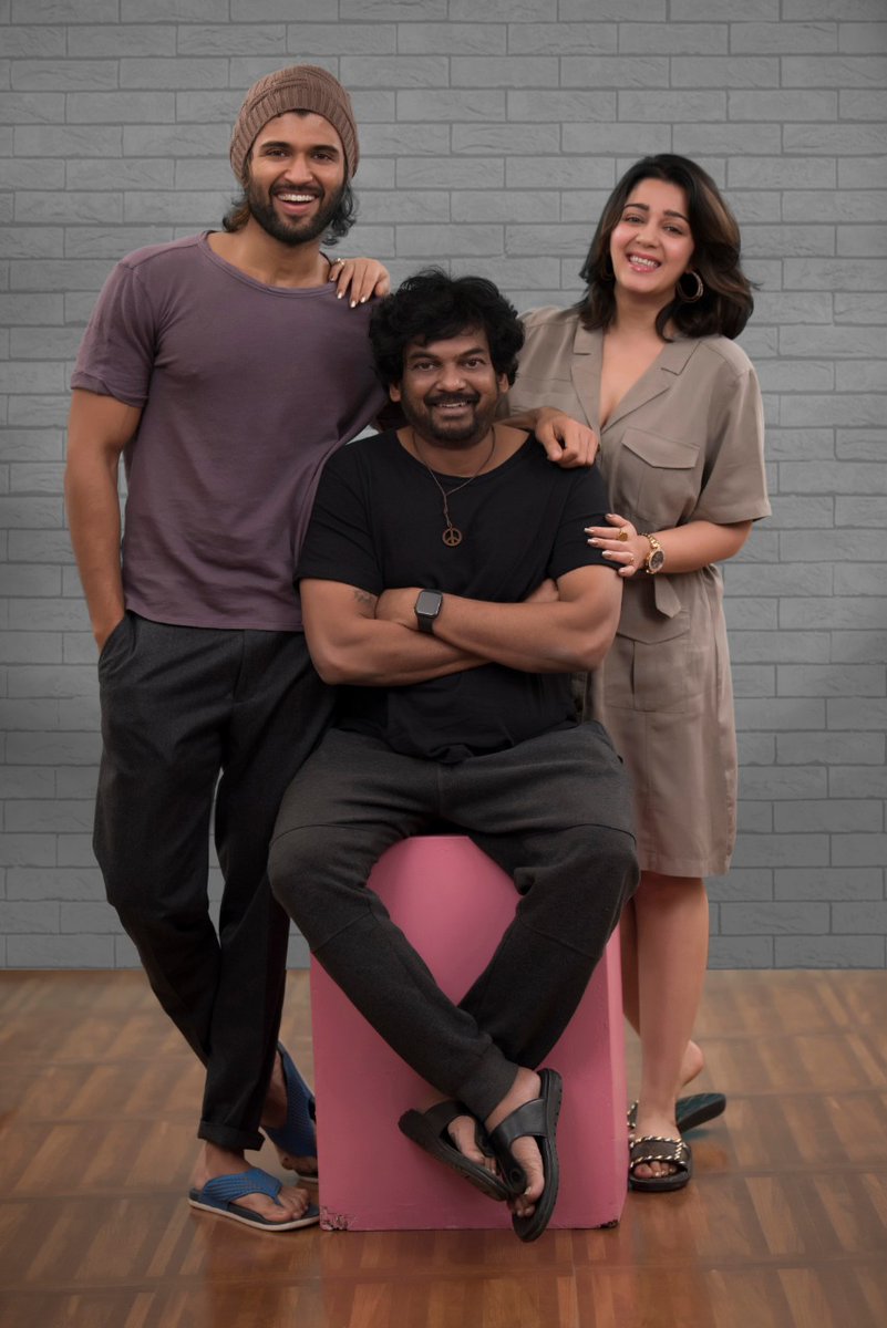 #PJ37 #VD10 Pan India film completes 40 days of shoot and finished crucial scenes on the lead cast @TheDeverakonda @ananyapandayy @meramyakrishnan @RonitBoseRoy & Ali in Mumbai.
🎬@purijagan
💰@karanjohar @Charmmeofficial @apoorvamehta18 @DharmaMovies @PuriConnects #PCfilm