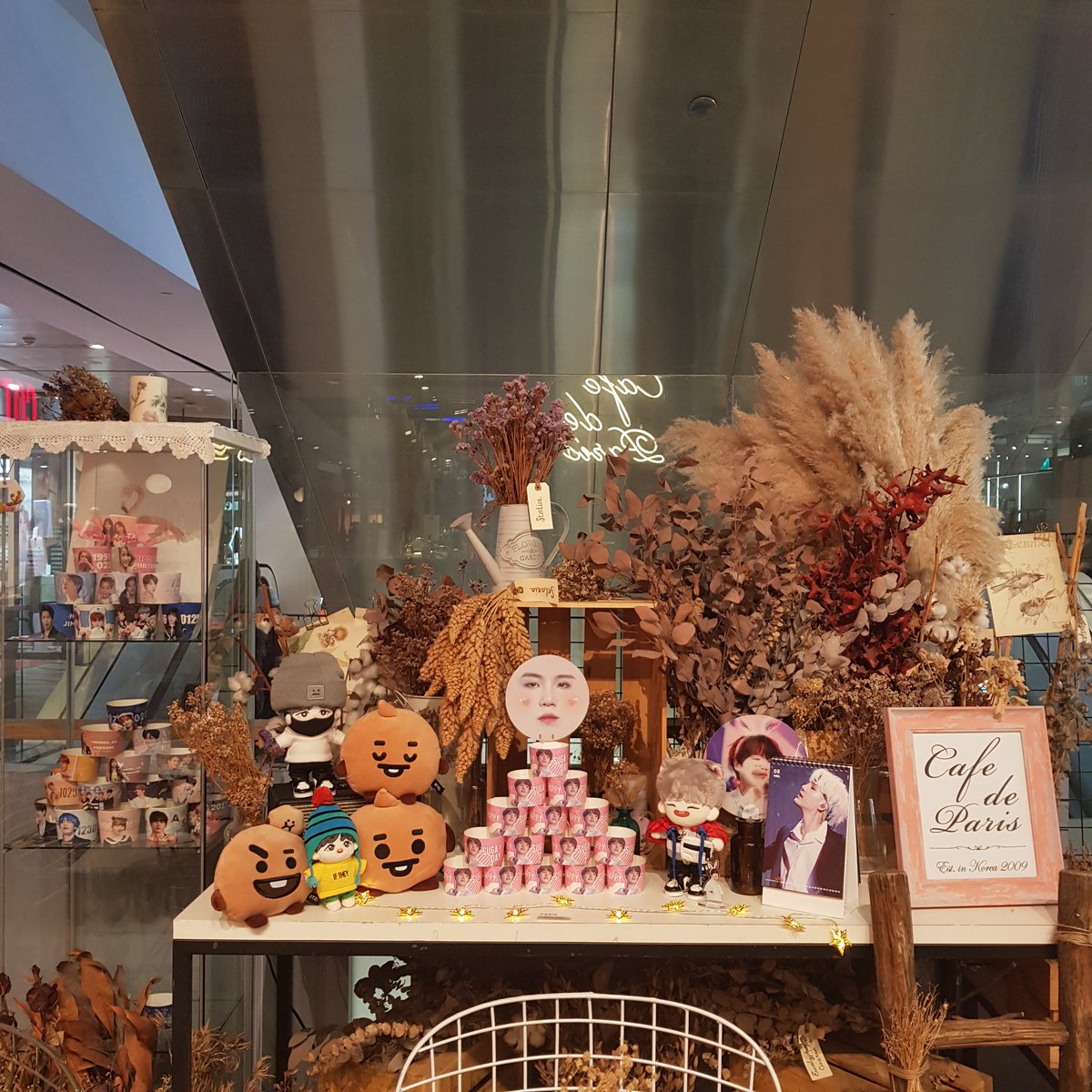 fairysyub's tweet photo. lil yoonie at #SUGARUSHSG 🥺💜 https://t.co/Q7buJT8Wtj