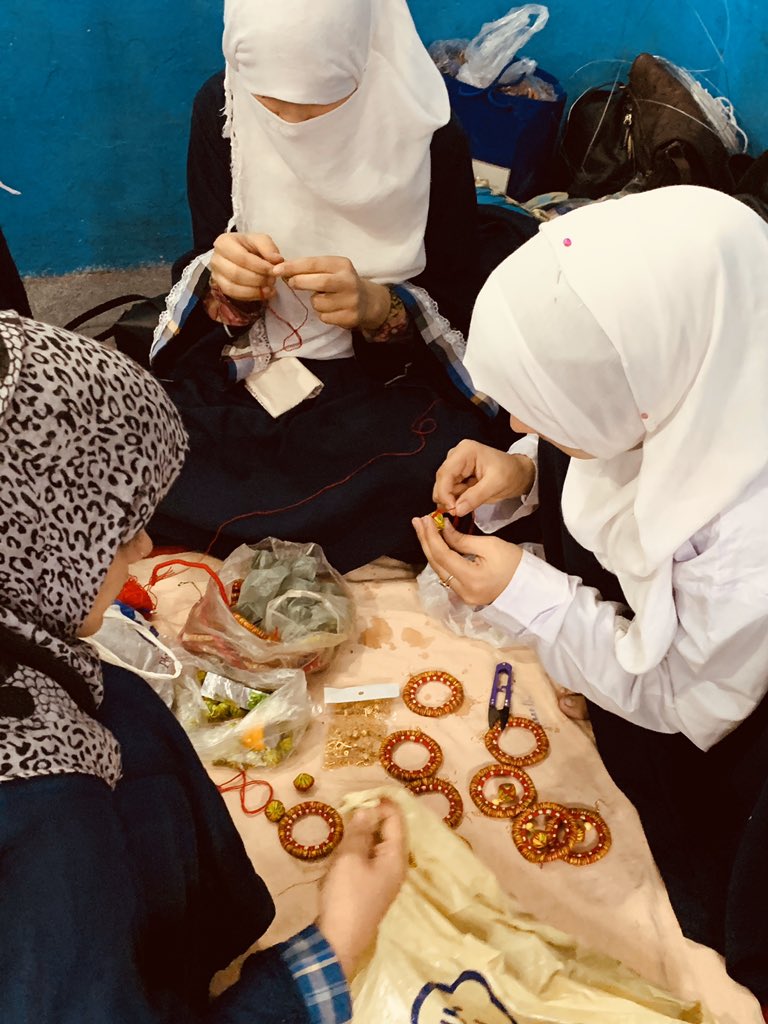 humaadnan's tweet photo. Incredible to see our shoots of Craft Stories jewelry by refugees used by various platforms for their promotion. For me this is acknowledging their craft is womans day. Let’s give them a shout 🙌🏼 . #humshowcase #withrefugees #craftstories #womansday #humtv #sustainability https://t.co/8qdHpGeGlA