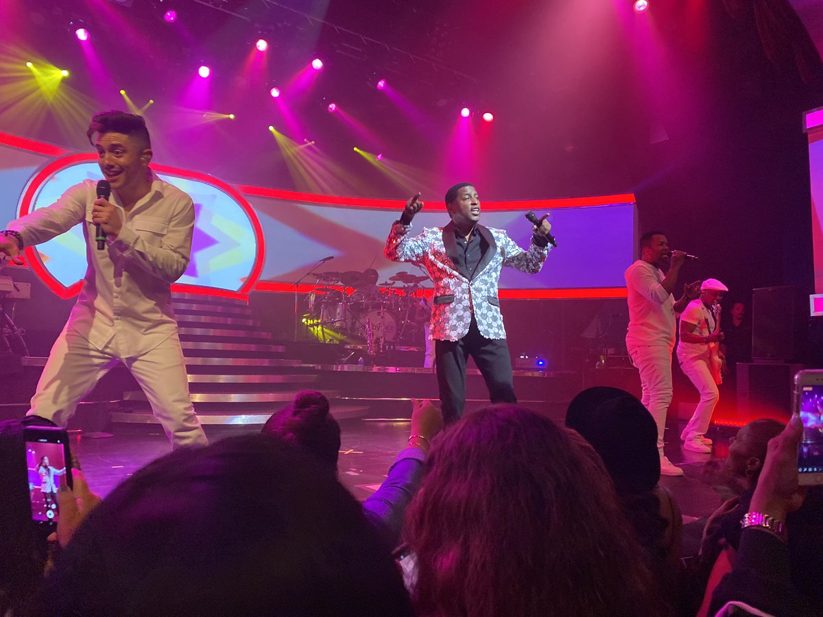 TMinorATL's tweet photo. Great way to end the last night in Vegas...with the one and only Babyface and special appearance by El Debarge for a few ole school hits. Such a great concert. https://t.co/D1bQrB9QlO
