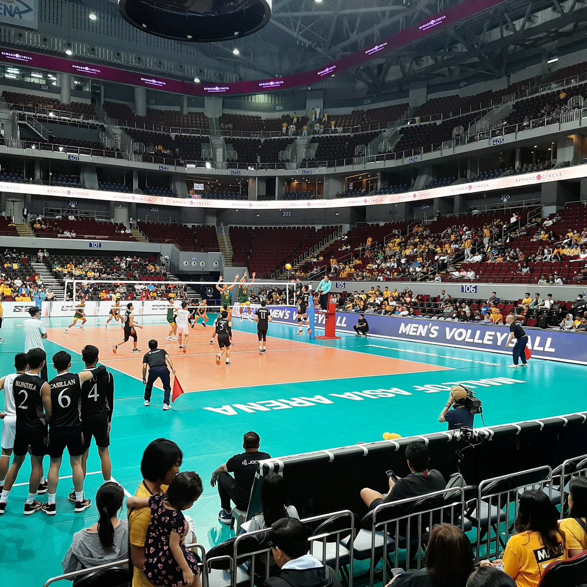 theo78's tweet photo. Men's volleyball age-old rivalry. #FEUvsUST #UAAPSeason82 🏐🙂 https://t.co/tlOcuqlyzP