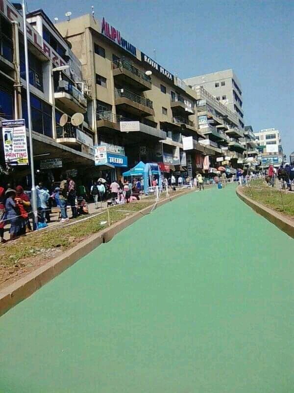 Mr_Luggya's tweet photo. I still don't get the meaning of Painting the road Green
 People who have traveled ko,  which country did they copy this? https://t.co/44bIN5INTE