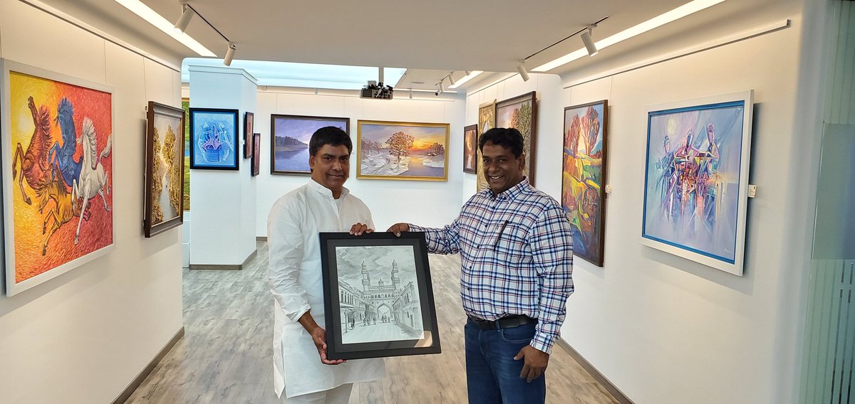 NAG_DEEVI's tweet photo. Awesome experience at the inaugural  art gallery exhibition in Hyderabad. An exclusive &amp; unique technique call RELIEF Art on-canvas painting from Artist, Innovator, Founder, Master Craftsman, Friend - Khaleel. Humbled to receive, the replica of World famous Charminar from Khaleel https://t.co/kLvdgzt7o5