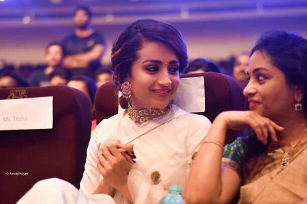 ESkYDrLU8AEgPTo?format=jpg&name=small