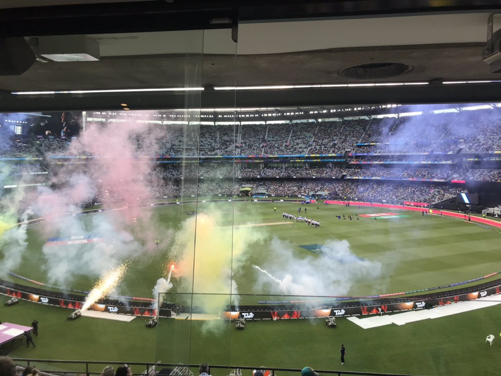 jrodriguezk's tweet photo. Súper plan para celebrar el #DiaInternacionalDeLaMujer: la final del @T20WorldCup en parche con 60 mujeres de 19 países del mundo. Qué maravilla ver un estadio repleto de gente viendo a las campeonas de cricket! 💪🏼#GVw2020 #TakeTheWorldOn https://t.co/FOvXhzWyqH
