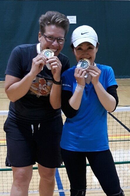 FosterCityPB's tweet photo. Gold aplenty at the Livermore Spring Indoor Tourney.
Tom Hartman and Paul Ekstrom win gold in Mens 4.0 open, and Noriko Inokuchi with partner Jessica Paige win gold in Womens 4.0 open.
#FosterCityPB #GoTeamFC https://t.co/hoGp6U90Og