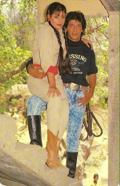 loveyouchunkyp1's tweet photo. My Beat of Heart #ChunkyPanday ๐คด With Beauty & Talent #NeelamKothari ๐ธ So Prettiest PhotoShoot of Beautiful Movie #Khule-Aam 1992 ๐ ๐๐น๐น๐ ๐ ๐ ๐ https://t.co/9eRtVpdbev