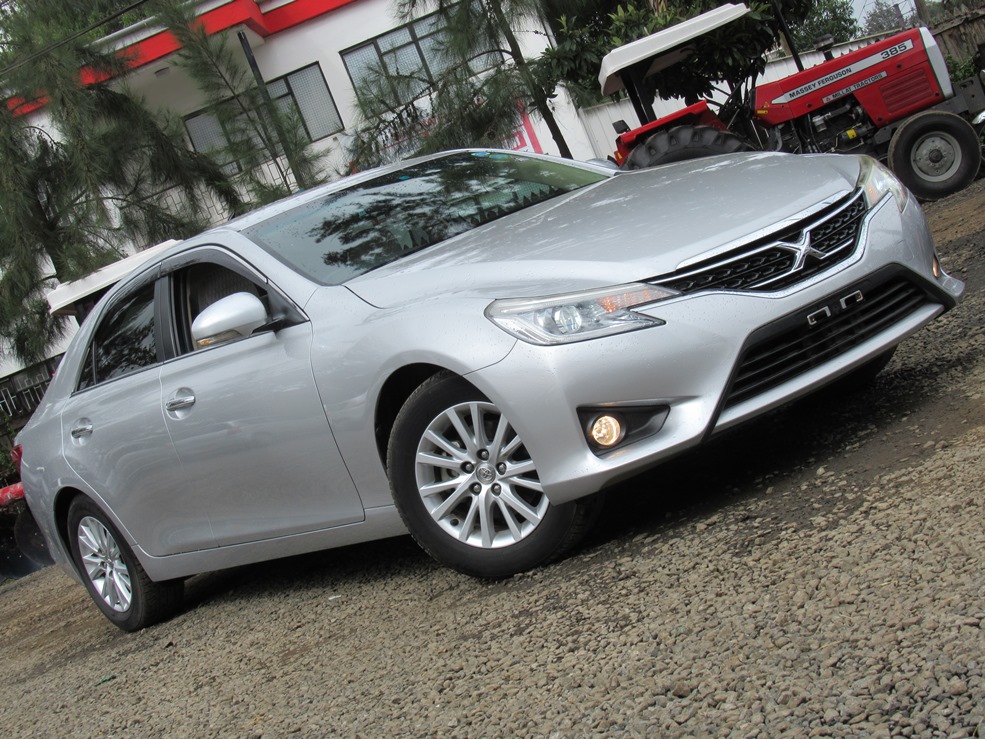 Wilber_cars's tweet photo. REDESIGNED Toyota Mark X silver color
2013 model
Beige cloth interior
2.5cc V6 engine
Automatic Manual Psuedo Transmission
Excellent condition
@NyanzaTraffic @KenyanTraffic @KenyaCarBazaar @rodgersodinga_ #TopwheelsKE @Ma3Route @RoadAlertsKE @road_driving #SundayMotivation https://t.co/23mbTfCg5y