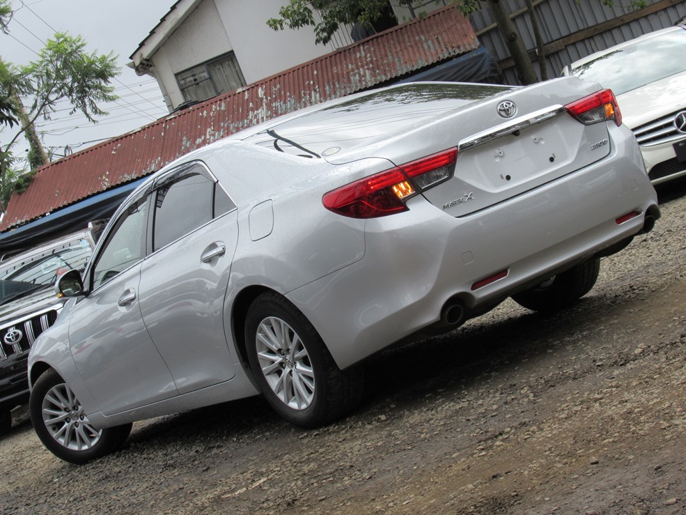 Wilber_cars's tweet photo. REDESIGNED Toyota Mark X silver color
2013 model
Beige cloth interior
2.5cc V6 engine
Automatic Manual Psuedo Transmission
Excellent condition
@NyanzaTraffic @KenyanTraffic @KenyaCarBazaar @rodgersodinga_ #TopwheelsKE @Ma3Route @RoadAlertsKE @road_driving #SundayMotivation https://t.co/23mbTfCg5y