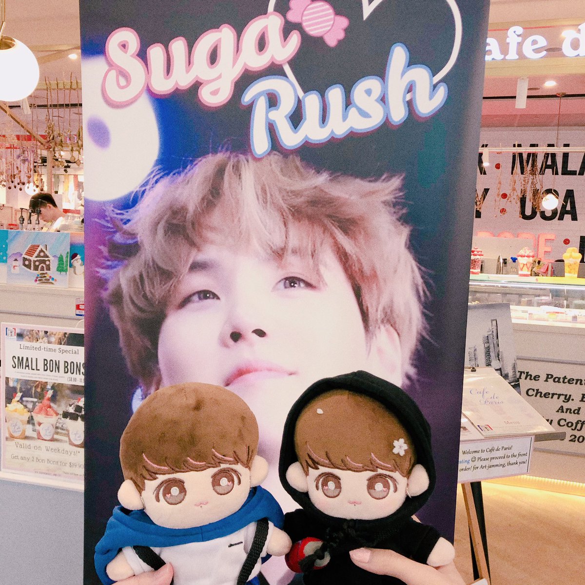 gcf_archive's tweet photo. thAnkieS @SUGARUSHSG for hosting the cafe event! i love the deco very much! 💜✨💖 

ㅡ with @missingfishball 🤍
#윤기생일_ㅊㅋ #윤기_덕분에_세상이_빛나 #윤기생일이벤트 https://t.co/vCU4a3LKzZ