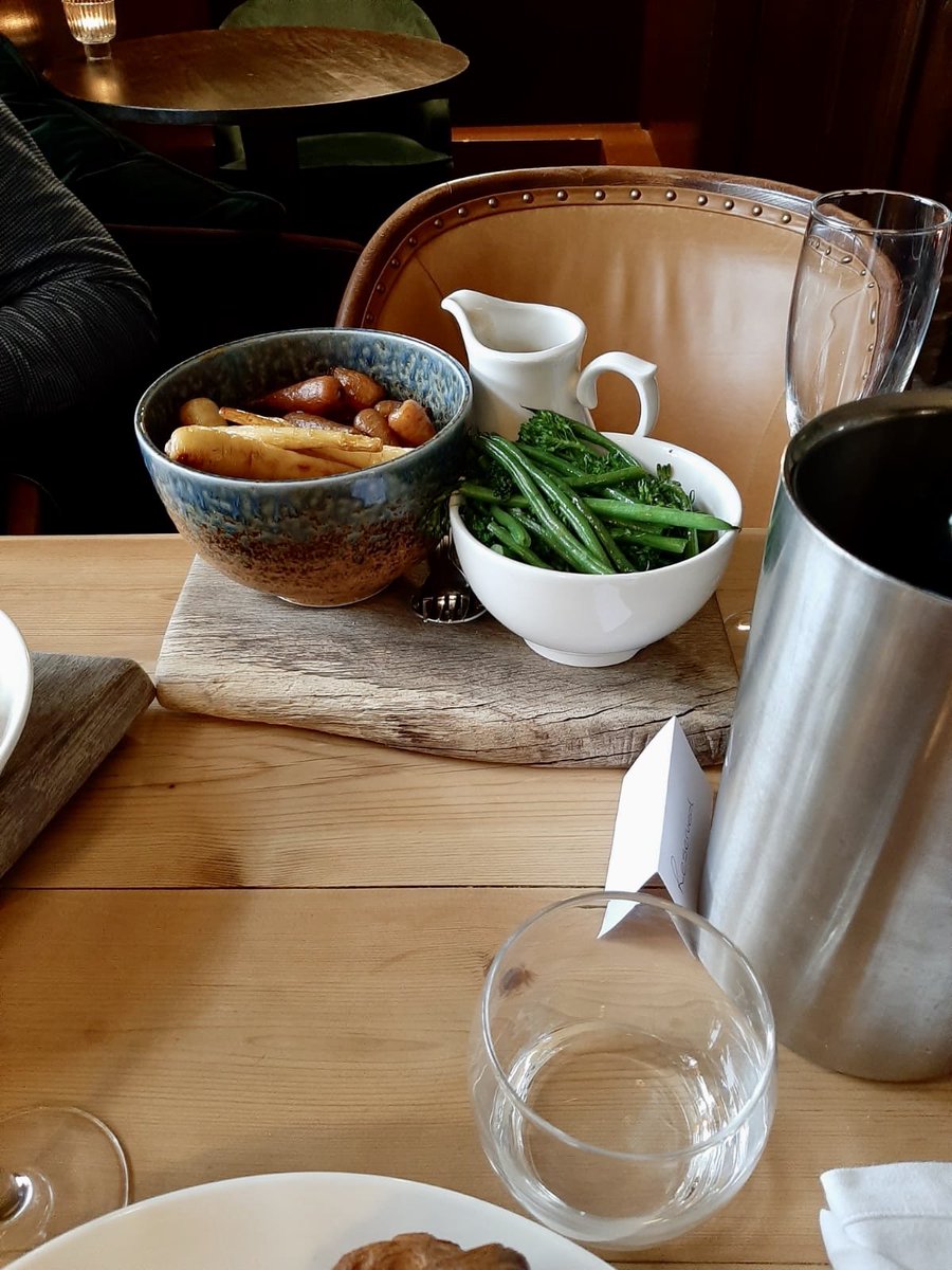 The stockpot is simmering and preparations are well underway for #Sundaylunch. Specials today include Roasted Rump of Hampshire Beef and Boned and Rolled Leg of Lamb, with all the traditional roast trimmings, of course! 🍽#roast #hampshire #weekend #sundayroast #lovelocal #foodie