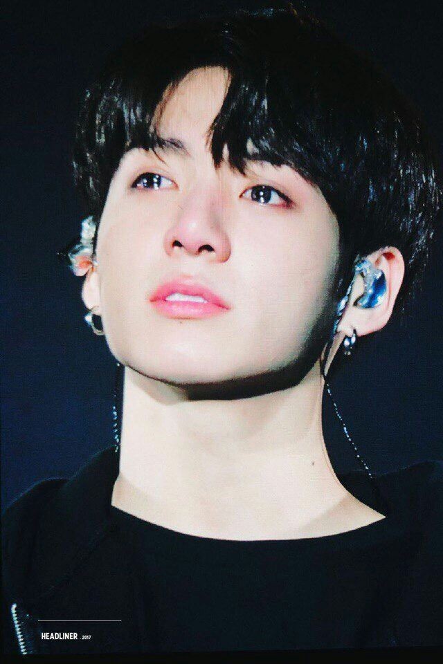 Oscarelhot's tweet photo. Au taekook 

Taehyung trabaja de medio en una cafetería, taehyung estaba enamorado de jungkook, y jungkook era considerado el "tonto". Un día los amigos de taehyung le avisan que han abusado de jungkook https://t.co/vq4Im7rMmI