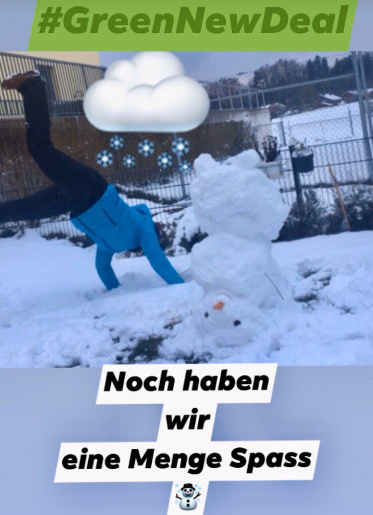 MyFutureAction's tweet photo. Für ein griffiges CO2-Gesetz - für unsere gemeinsame Zukunft ⛄️ #greennewdeal #co2gesetz #schneemenschbauaktion #myfutureaction https://t.co/Ll1oj1cIWi