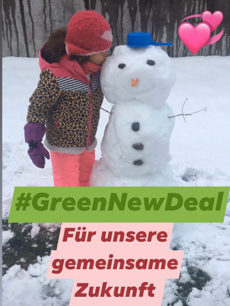 MyFutureAction's tweet photo. Für ein griffiges CO2-Gesetz - für unsere gemeinsame Zukunft ⛄️ #greennewdeal #co2gesetz #schneemenschbauaktion #myfutureaction https://t.co/Ll1oj1cIWi