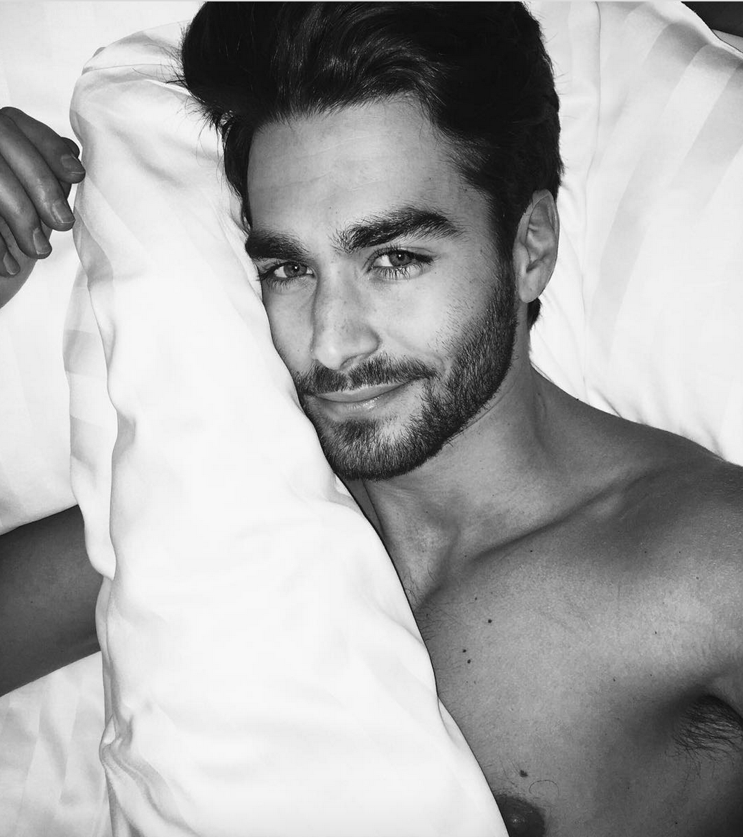 No quiero que salgamos de la cama hoy en todo el día.