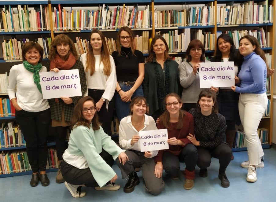 Avui i cada dia és #8M 
📃MANIFEST de #RosaSensat
“No entenem una Escola Pública,democràtica,equitativa i de qualitat x a tothom, q busqui millorar i transformar la societat, si aquesta escola no és feminista...
▶️rosasensat.org/avui-i-cada-di…