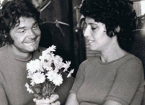 Mes Louloutes chéries, j’ai passé ma vie à défendre vos droits-De Lily à Malika-des #Femmes battues aux Femmes grillagées: ttes ces chansons en témoignent-Je vs tiens par le cœur &amp; ne suis pas prêt à vs lâcher-Et vs, continuez de vous battre-Ce n’est ps le mmt de baisser les bras