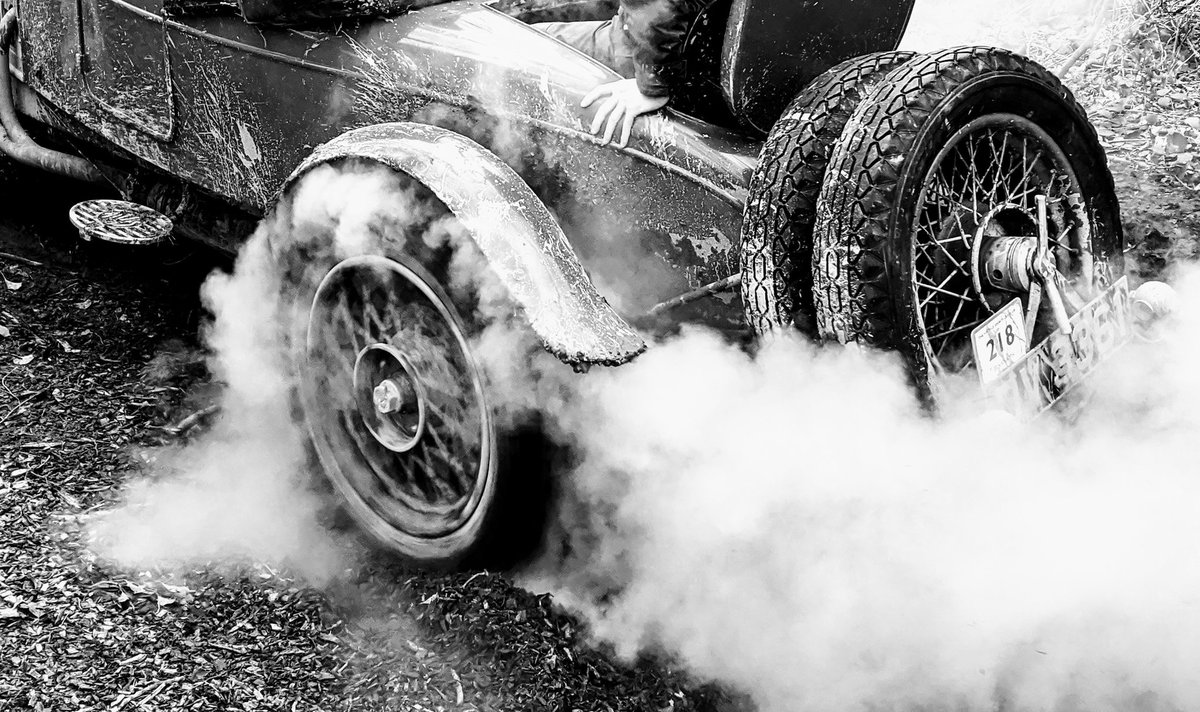 Mightychub's tweet photo. @VintageCarClub #Alvis #Schmokin #Derbyshire Trial #JohnHarris Hill 4 @AlvisCarCompany https://t.co/fC0TGE76Ib