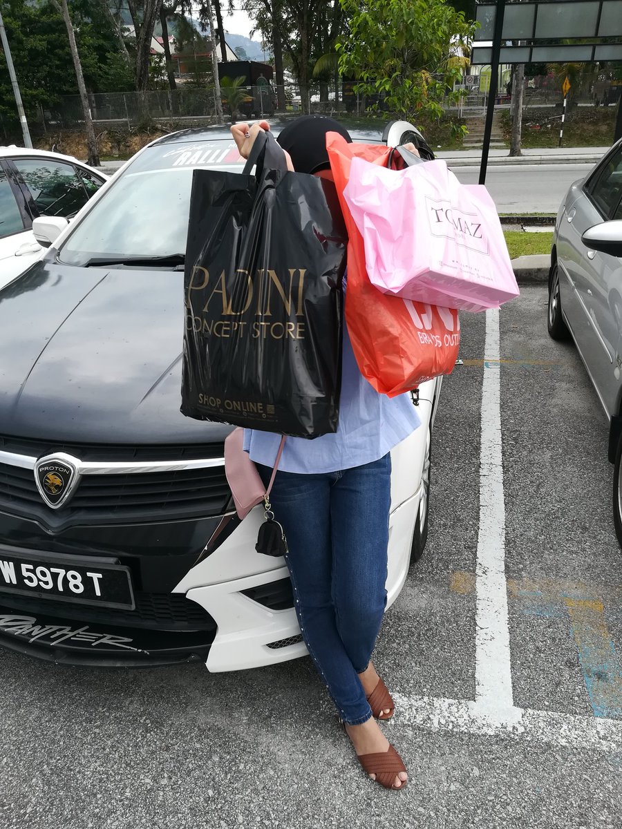 ZAzizie's tweet photo. #HappyBirthday check-in dah, Jalan dh, Mkn dah, minum dh.. @Knaza13 moga sihat slalu, dimurah rezeki.. Aminn #WomensDay #bornday 8383 💪😊 https://t.co/TJntWayXCg
