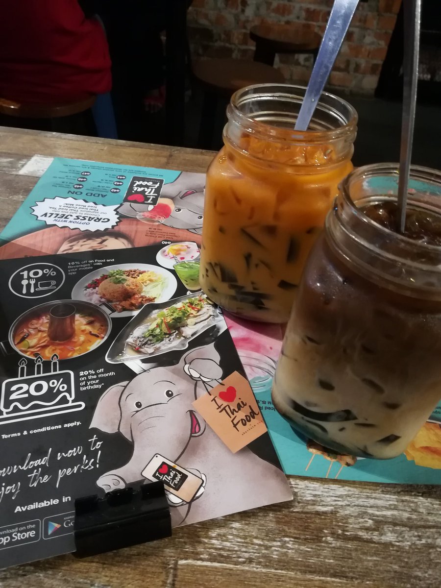 ZAzizie's tweet photo. #HappyBirthday check-in dah, Jalan dh, Mkn dah, minum dh.. @Knaza13 moga sihat slalu, dimurah rezeki.. Aminn #WomensDay #bornday 8383 💪😊 https://t.co/TJntWayXCg
