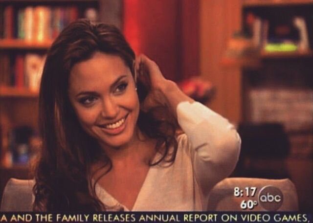 fan_of_angelina's tweet photo. Queen🔥🔥 #AngelinaJolie https://t.co/NbQD0TDDNH