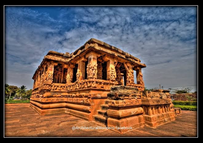  #HappyWomensDay7c  #DurgaTemple located in  #Aihole  #Bagalkote,  #Karnataka was built by  #ChalukyasThe temple was not named after Durga devi. Durga means fort. Infact there is no idol of Durga inside the sanctum. Scholars opine that the temple must be dedicated to shiva/Vishnu 1/2