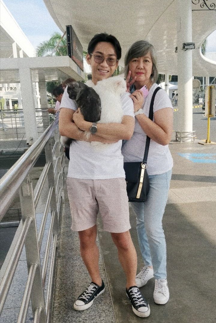 juncoc0's tweet photo. sending their grandma off ✈️🗽 https://t.co/zJ5MCTveY6