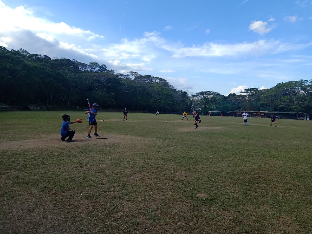 engmeet2020's tweet photo. #ENGMEET2020: Mixed Softball 
@UPESG vs @uperglb https://t.co/Hzsa6orP3s