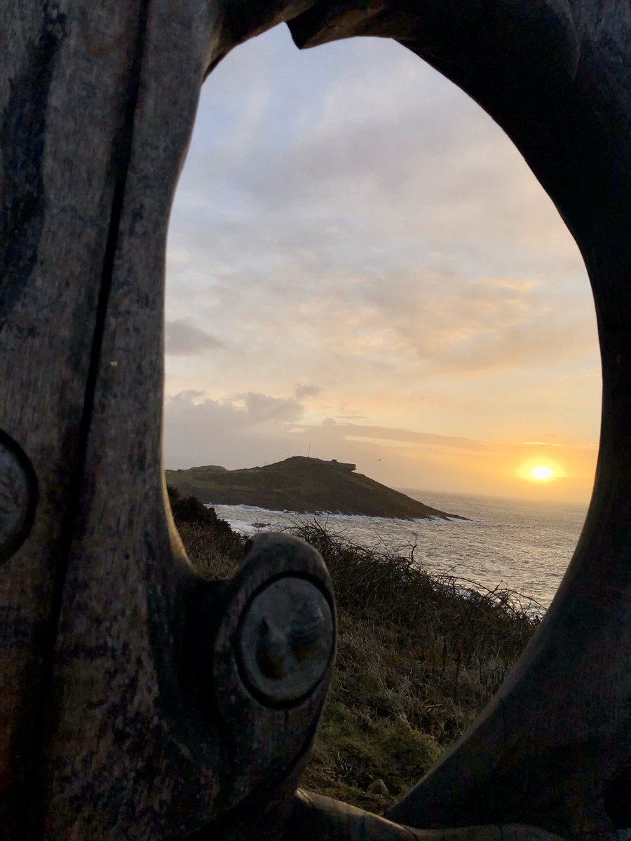 WelshieBerry's tweet photo. I Bloody LOVE where I live! 💜💙💛All this before the rain ☔️ #EarlyRiser #LoveAView #LoveToRun #IWD2020 https://t.co/Jhnrt6uovL