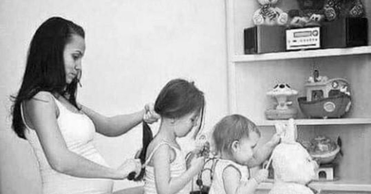 Gratis, watsons,penti’de Kadınlar gününe özel indirim var. Yapsana %50 kitap indirimi.Okuyabilen bir varlıktır kadın  .
Ve cehaletin tek korkusu da kadındır.
Kadın uyanırsa eş uyanır.
çocuk uyanır.kadın uyanrsa koca bir toplum uyanır.
Kadın öğrenirse
çocuğuna da öğretir çünkü!