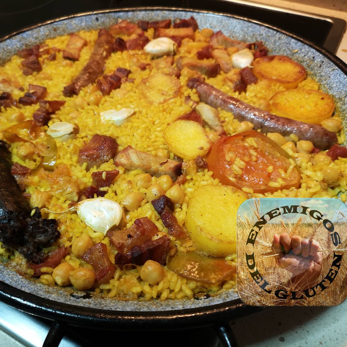 Enemigogluten's tweet photo. No hay nada como irte al pueblo y hacer un arroz al horno con ingredientes que nada se parecen a los de los supermercados.
#arroz #arrozalhorno #comidasimples #sintrigogracias #singluten #singlutenespaña #glutenfree https://t.co/vIivc4hJoF