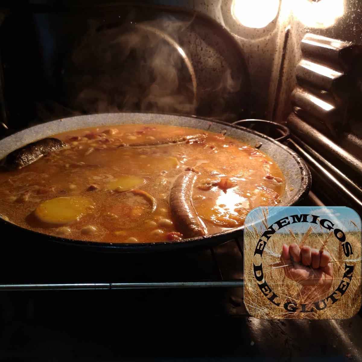 Enemigogluten's tweet photo. No hay nada como irte al pueblo y hacer un arroz al horno con ingredientes que nada se parecen a los de los supermercados.
#arroz #arrozalhorno #comidasimples #sintrigogracias #singluten #singlutenespaña #glutenfree https://t.co/vIivc4hJoF