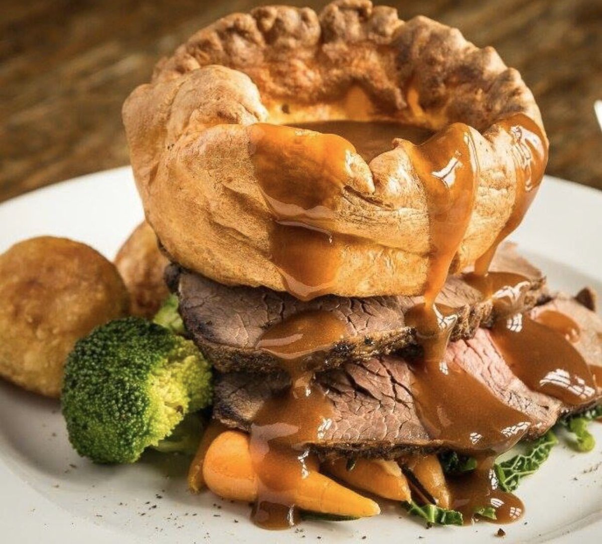 On a Sunday there’s nothing quite like enjoying a Sunday roast. Come and join us today from midday to enjoy one for yourself. A lovely selection of meat with all fresh vegetables and a friendly service #sundaybest #roast #bookdontcook #delious