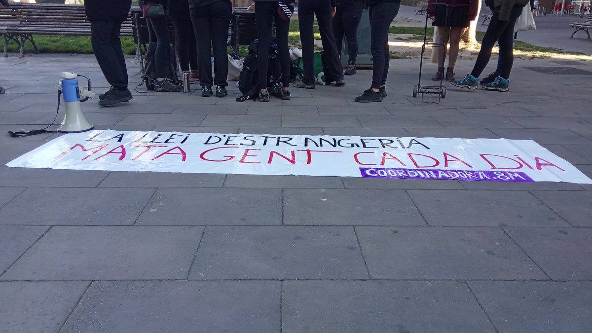 EndavantPonent's tweet photo. #BonDia ☀️ | Comencem la jornada del #8M a #Lleida amb l'esmorzar popular que donarà pas al cercavila. 
Juntes #AnemATotes!
 #FeministesPPCC #Coordinadora8MLleida https://t.co/qZODXh6SdI