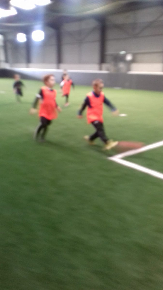 Ce week-end, 9 catégories de U6 à U16 du club ont pris part à une après-midi Futsal hier à évents five chemin de la saudrune à Toulouse, suite à l’annulation par le district des compétitions officielles dans le département. Une belle après-midi partagée ensemble 
Allez l’USL !!!