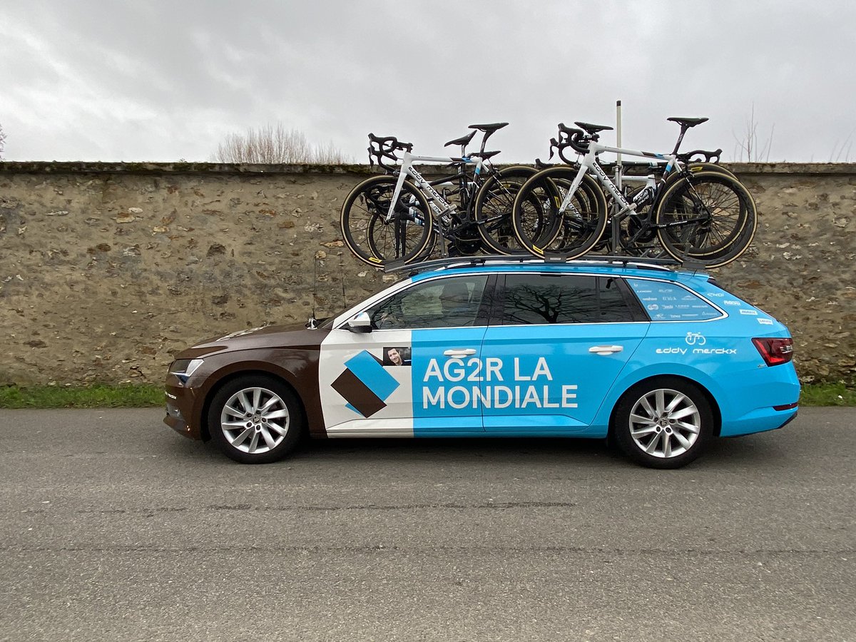 josselin_riou's tweet photo. La voiture @AG2RLMCyclisme avec une photo de Nicolas Portal. 🙏❤️

#ParisNice l #LesRP https://t.co/ZHe7F3XT1u