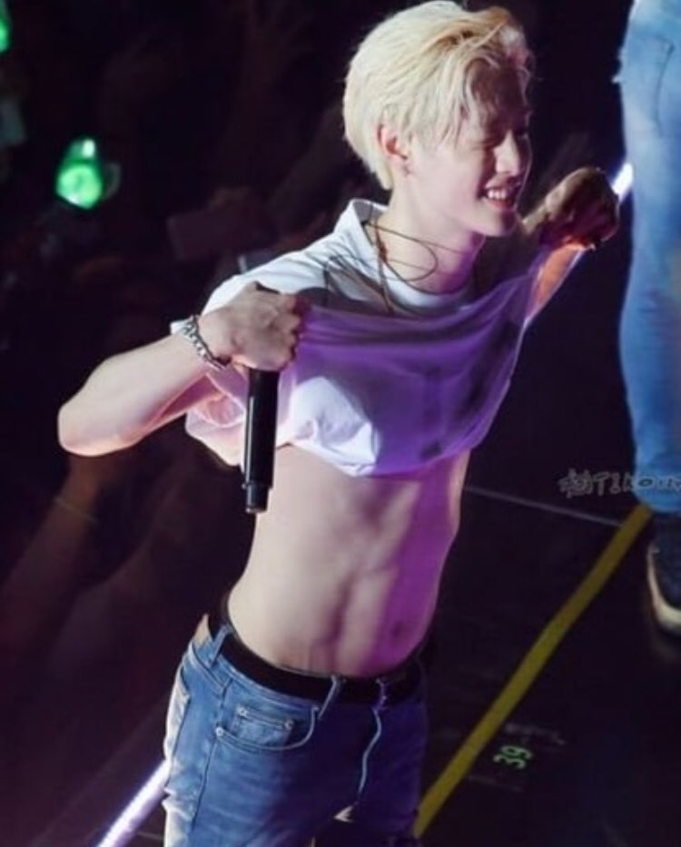 Anuchit_mos's tweet photo. @mewgulf09 งืออออละลายเป็นน้ำเปล่าเลย 🤤🤤
#GOT7KEEPSPINNINGinBKK https://t.co/h6AwiLeTTy