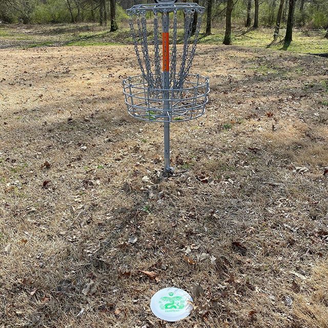 stevemanatt's tweet photo. Loving the new #discmania Sea Serpent. Parked hole 5 at Hindman East for a drop-in birdie. 11 | 5 | -2 | 2 https://t.co/4hioGqXKHS https://t.co/xv3EvQ0nnB