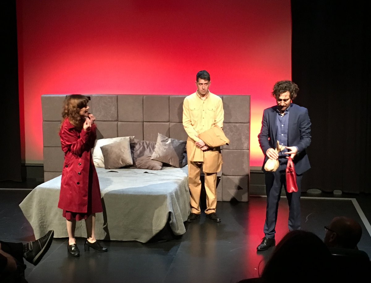 Doble Sentido Producciones 🎭 (@doblesentidopro) on Twitter photo ¡Hoy es el día de #nochesdehotelteatro! 😉 Cada domingo descubrimos cómo percibe cada un@ lo que ocurre en esta habitación de hotel con nuestros 4 personajes 👐 ¡Nos vemos a las 19:30 h en <a href="/TeatrosLuchana/">Teatros Luchana</a>! 🎭
Entradas con descuento 🔝
proticketing.com/teatrosluchana… #teatro #madrid #hoy ¡Hoy es el día de #nochesdehotelteatro! 😉 Cada domingo descubrimos cómo percibe cada un@ lo que ocurre en esta habitación de hotel con nuestros 4 personajes 👐 ¡Nos vemos a las 19:30 h en <a href="/TeatrosLuchana/">Teatros Luchana</a>! 🎭
Entradas con descuento 🔝
proticketing.com/teatrosluchana… #teatro #madrid #hoy