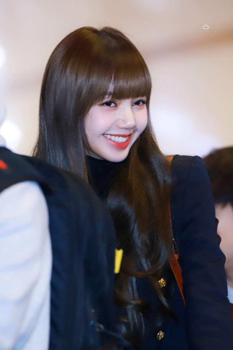 fluffy_rsl's tweet photo. 200106 GMP

#블랙핑크 #BLACKPINK #리사 #LISA https://t.co/Blqw4Kj0D4